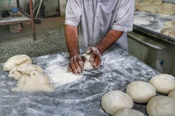 ذخایر آرد به اندازه کافی برای نانوایی‌ها موجود است