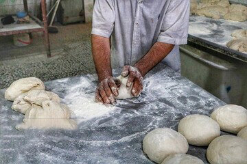 ذخایر آرد به اندازه کافی برای نانوایی‌ها موجود است