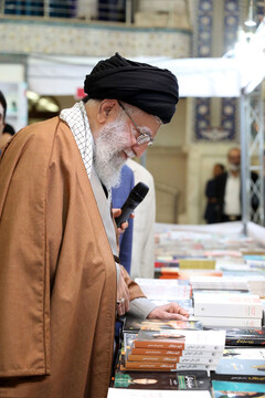 نمایشگاهی که تا همیشه چشم‌انتظار قدم‌های رهبر شهید خواهد ماند