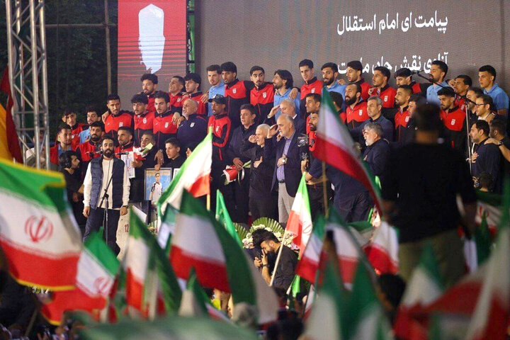 به هر میدان درخشد نام ایران