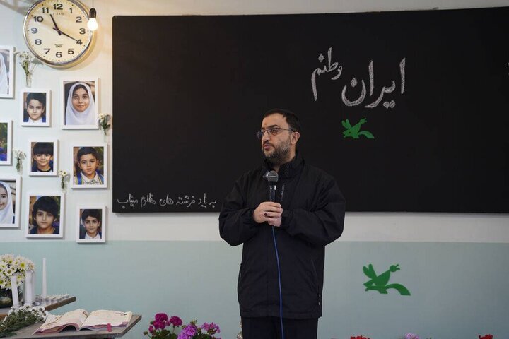 ارسال نمادین کوله‌پشتی کودکان شهید میناب به سازمان ملل