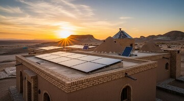 پنل‌های خورشیدی روی سقف گردشگری