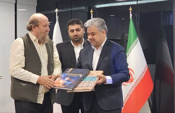 رونمایی از دو کتاب در موزه زمان