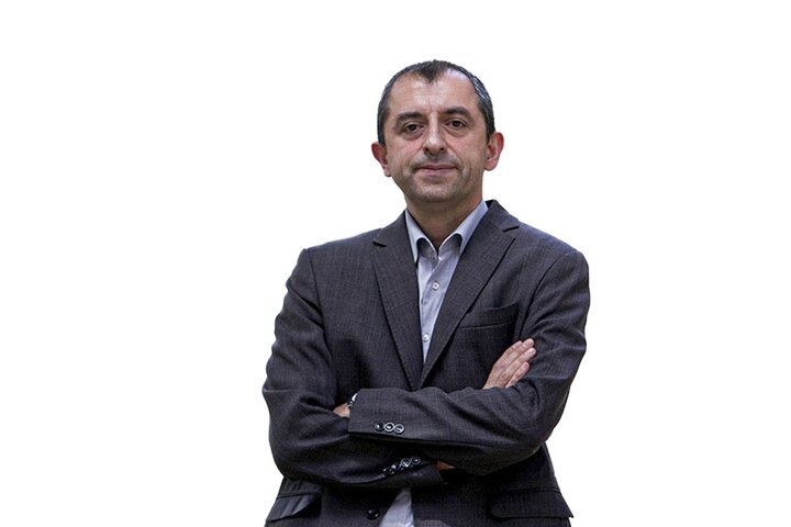 از آن سوی آبهای دور تا این سوی آسمان ما