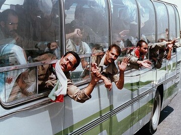 چشم از انتظار دست برنمی‌دارد