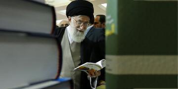 انگشتانی که هرگز خطوط کتاب را گم نکرد