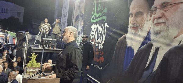 رهبر شهید در سخنرانی‌های خود توطئه دشمنان را نقش برآب می‌کردند
