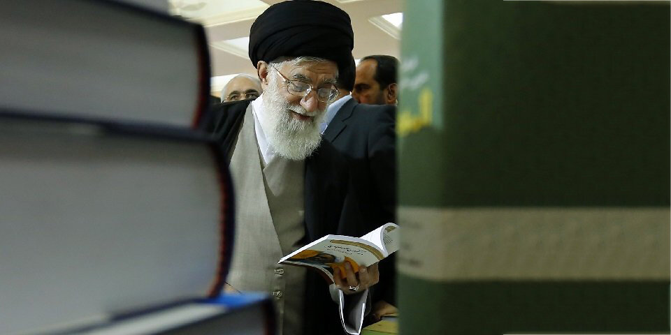انگشتانی که هرگز خطوط کتاب را گم نکرد