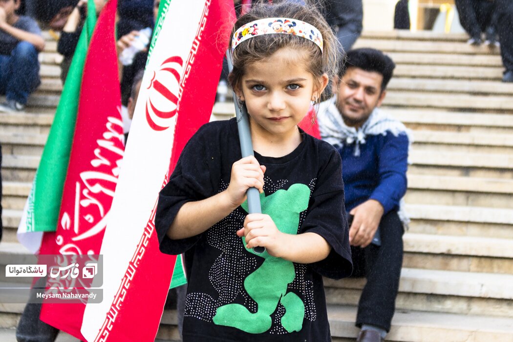 استخوان‌هایی که زیر بار این کلمه‌ها تیر می‌کشند