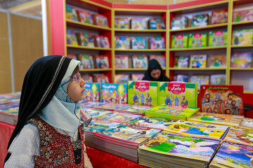 محراب‌های کاغذی و فیلسوفان کوچک