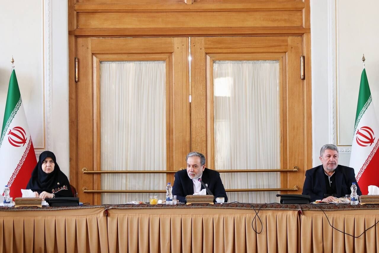 وزارت خارجه با تکیه بر رهنمودهای رهبر انقلاب، منافع عالیه کشور را پیگیری می‌کند