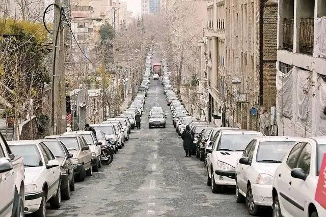 گردن‌کلفتی کنار خیابان‌ها