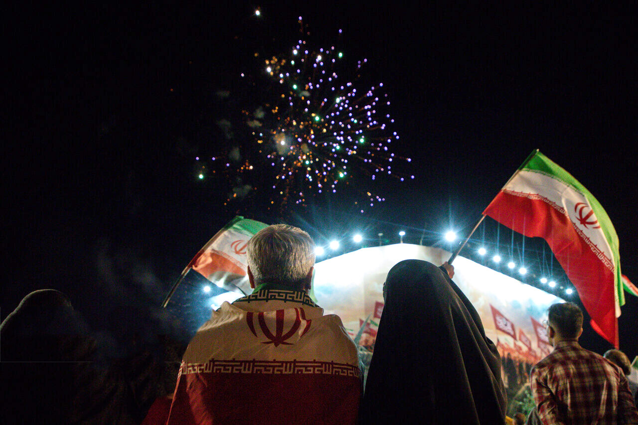 جشن ولادت پیامبر اکرم (ص) در میدان انقلاب