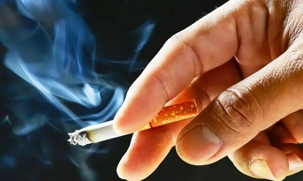یک توصیه مهم به سرماخورده‌هایی که سیگار می‌کشند