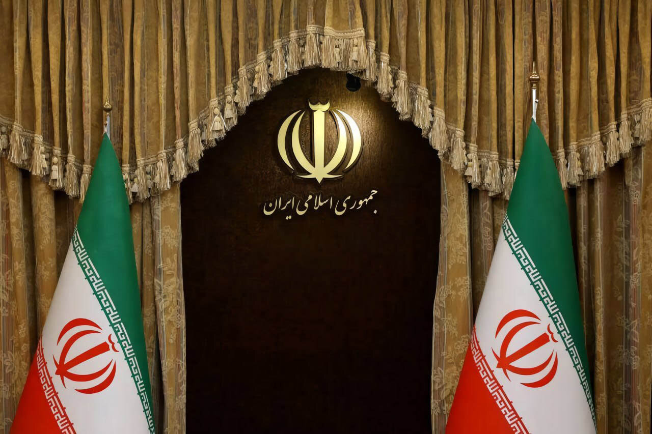 سکوت برای اتحاد