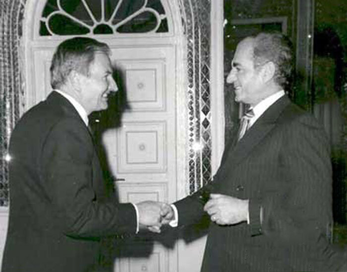 عادی‌سازی وابستگی