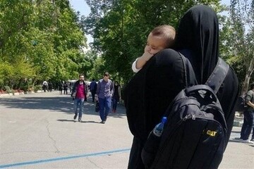 مادران دانشجو؛ میان کلاس درس و مسئولیت مادری