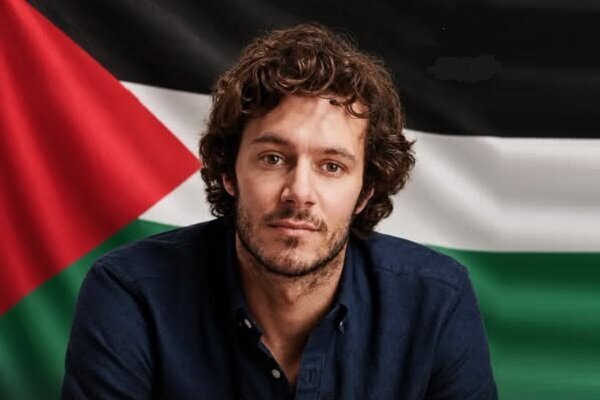 آدام برودی، شعار فلسطین آزاد سر داد