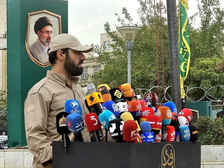 جان‌فدایان در میدان آموزش ارتش