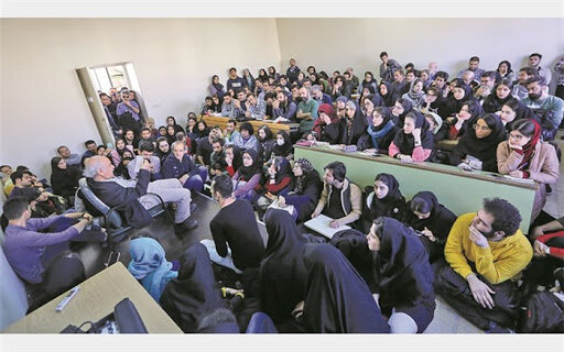 جایی که نشستن روی زمین فضیلت است