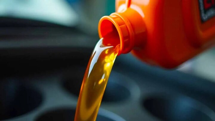 آیا می‌توانیم دو نوع روغن متفاوت در موتور ماشین بریزیم؟